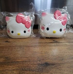 2 Hello Kitty Inspired Lightweight Plastic Makeup Brush Holder/ Desk Organizer